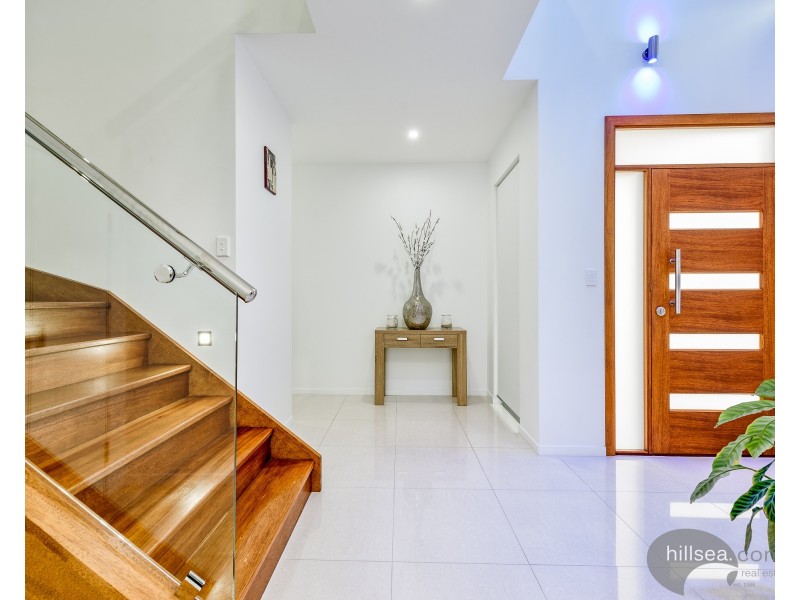 1/26 Milton Avenue, Paradise Point QLD 4216