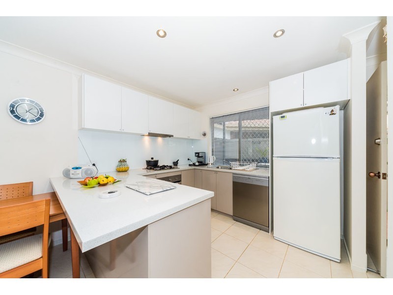 2/20 Warrie Close, Paradise Point QLD 4216