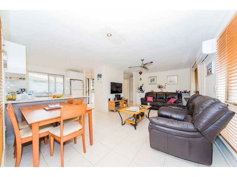 2/20 Warrie Close, Paradise Point QLD 4216