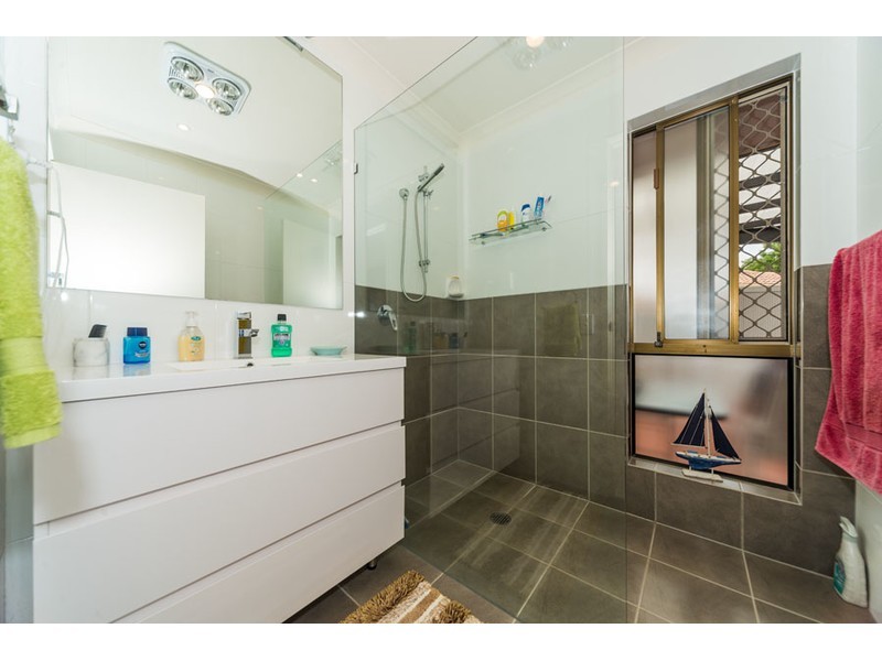 2/20 Warrie Close, Paradise Point QLD 4216