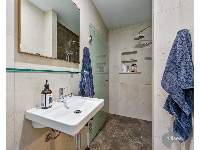 9 Allinga Street, Coombabah QLD 4216