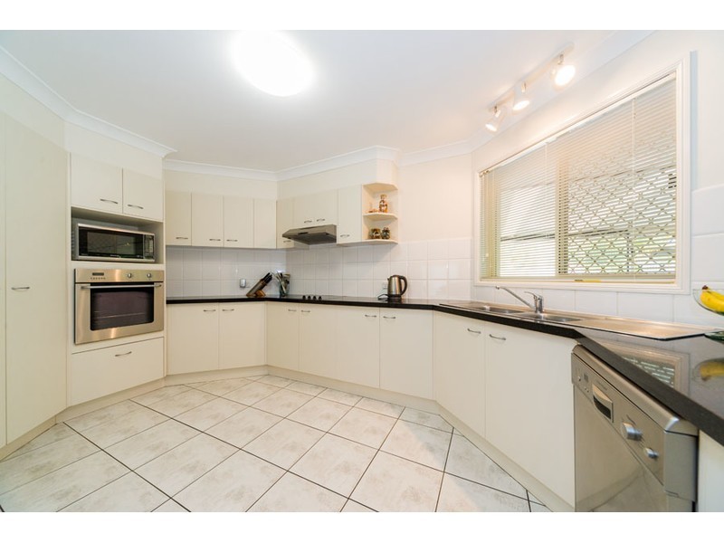 8 Nottinghill Gate Drive, Arundel QLD 4214