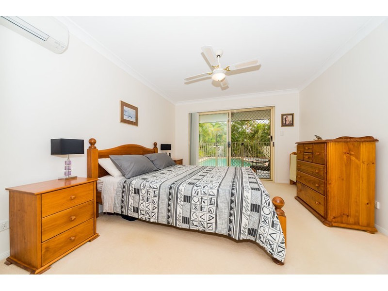 8 Nottinghill Gate Drive, Arundel QLD 4214