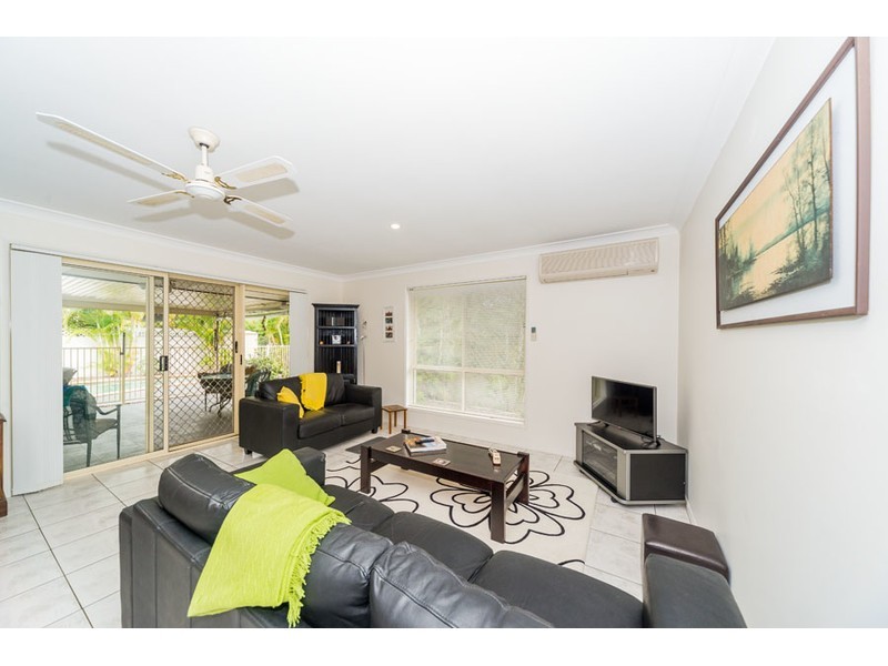 8 Nottinghill Gate Drive, Arundel QLD 4214