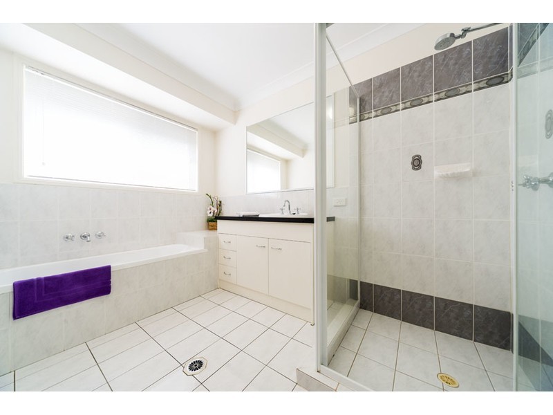 8 Nottinghill Gate Drive, Arundel QLD 4214