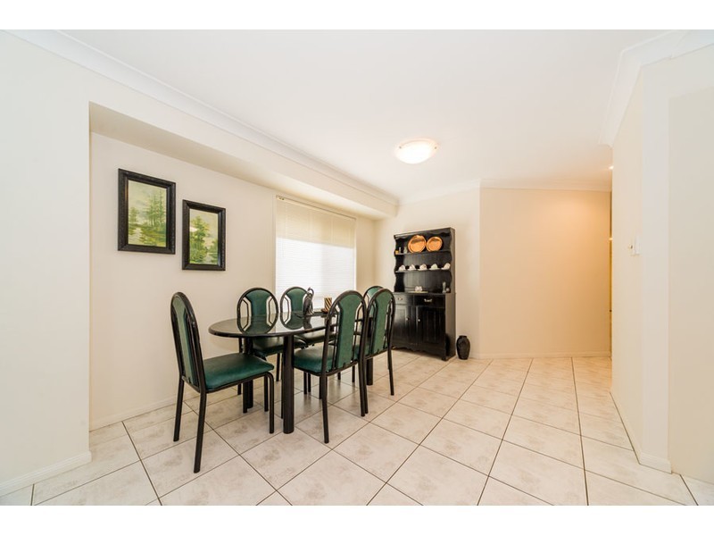 8 Nottinghill Gate Drive, Arundel QLD 4214