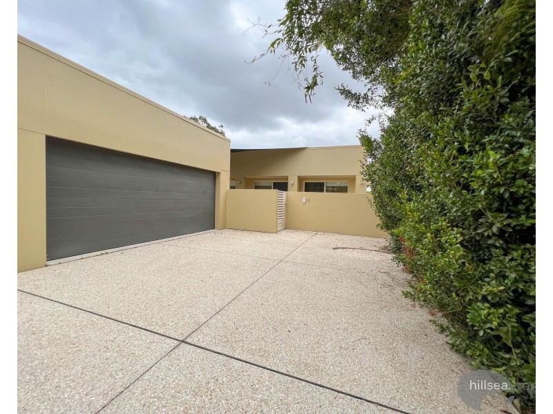 2/98 Imperial Parade, Labrador QLD 4215