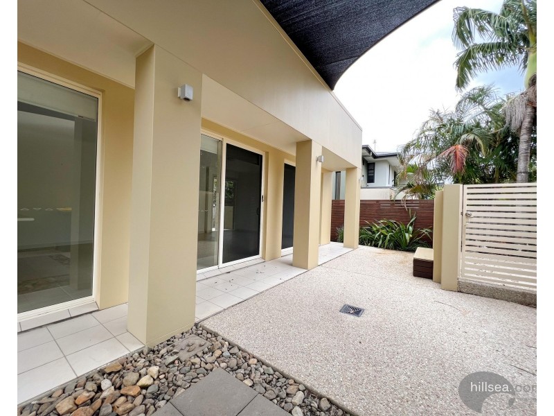 2/98 Imperial Parade, Labrador QLD 4215