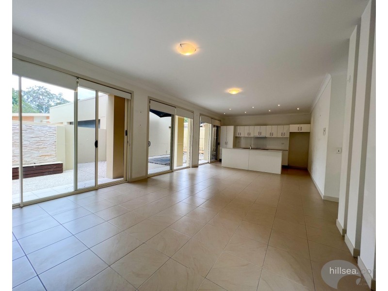 2/98 Imperial Parade, Labrador QLD 4215
