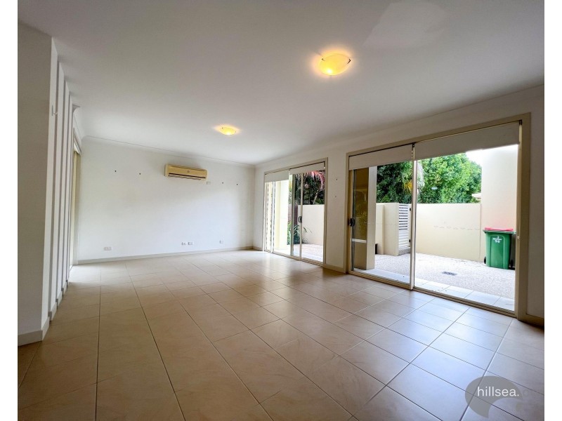 2/98 Imperial Parade, Labrador QLD 4215