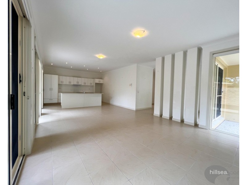 2/98 Imperial Parade, Labrador QLD 4215