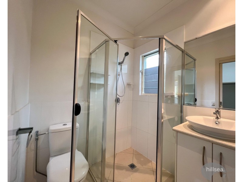 2/98 Imperial Parade, Labrador QLD 4215