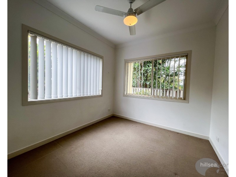 2/98 Imperial Parade, Labrador QLD 4215