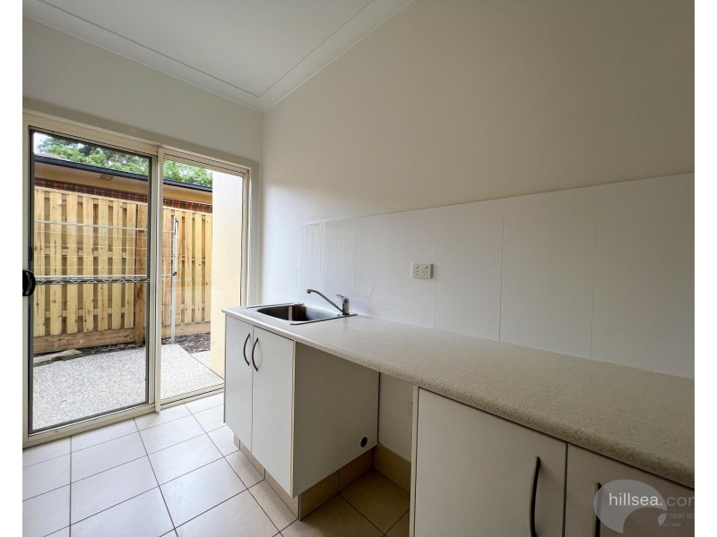2/98 Imperial Parade, Labrador QLD 4215