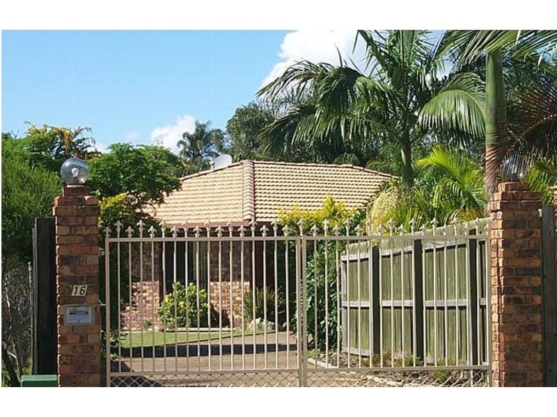 16 Chiffley Place, Arundel QLD 4214