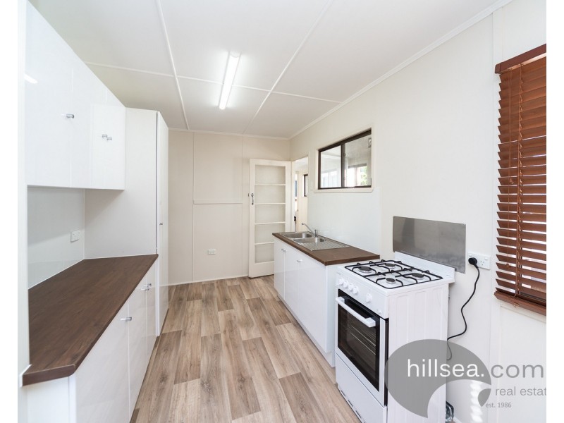 8 Rouen Avenue, Paradise Point QLD 4216