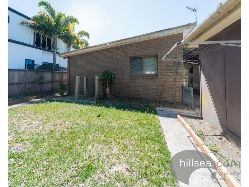 8 Rouen Avenue, Paradise Point QLD 4216