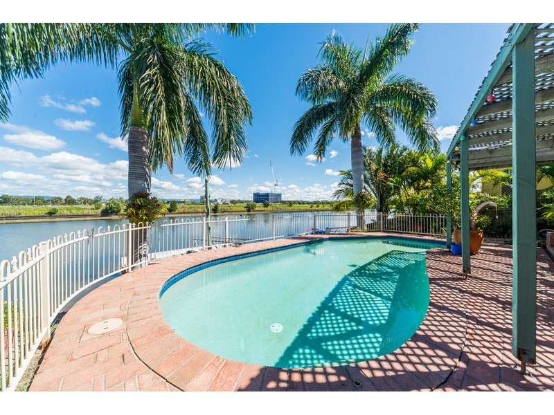 16 Anchorage Way, Biggera Waters QLD 4216