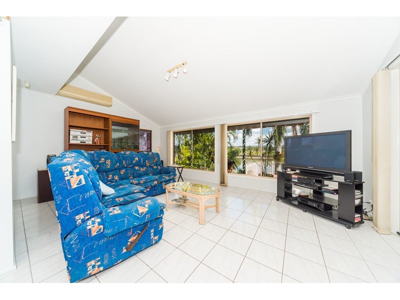 16 Anchorage Way, Biggera Waters QLD 4216