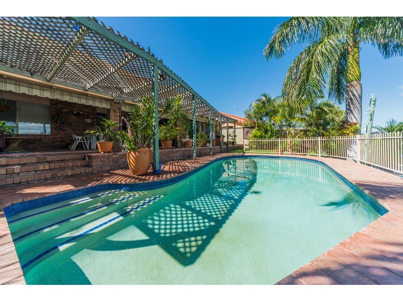 16 Anchorage Way, Biggera Waters QLD 4216