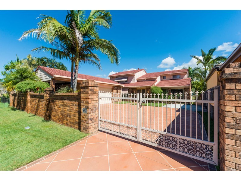 16 Anchorage Way, Biggera Waters QLD 4216