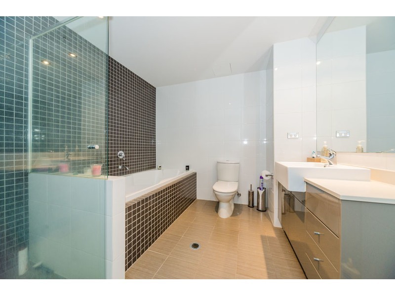 1704/4 Como Crescent, Southport QLD 4215