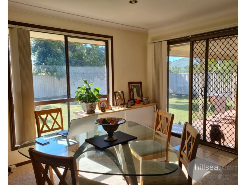 16 Chiffley Place, Arundel QLD 4214