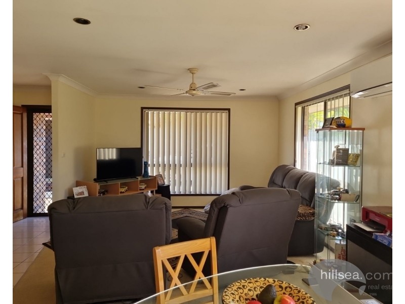 16 Chiffley Place, Arundel QLD 4214