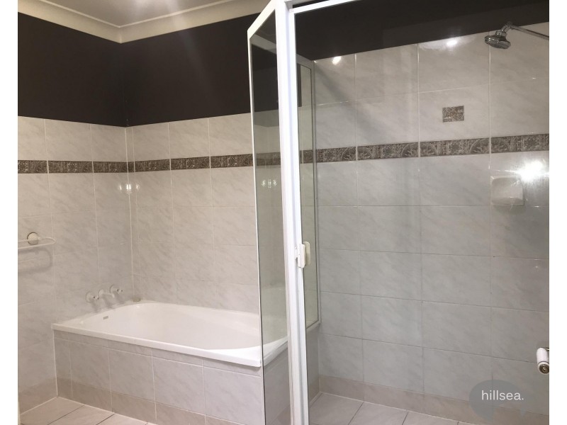 2/139 Bayview Street, Runaway Bay QLD 4216