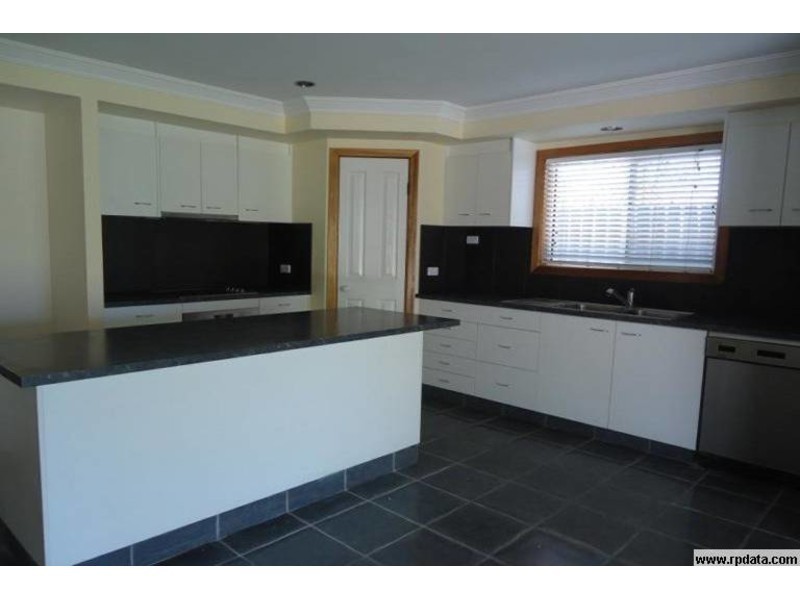 4 Clematis Avenue, Hollywell QLD 4216