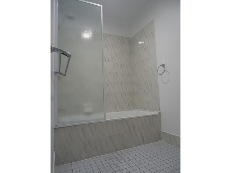 2/8 Jupiter Close, Labrador QLD 4215