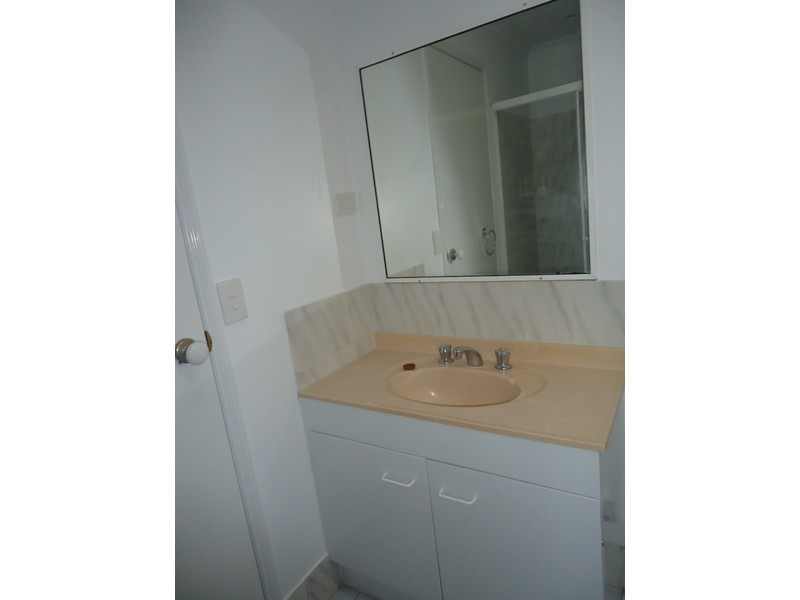 2/8 Jupiter Close, Labrador QLD 4215