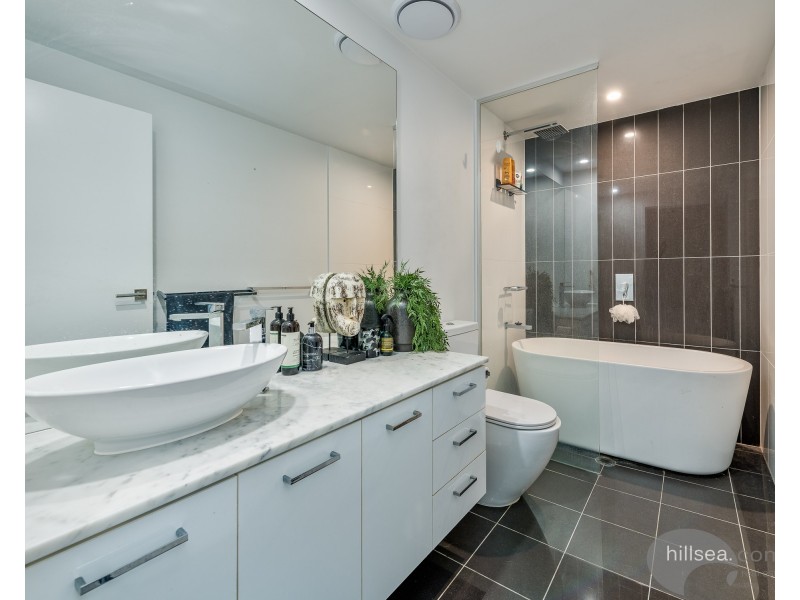 1808/5 Harbourside Court, Biggera Waters QLD 4216