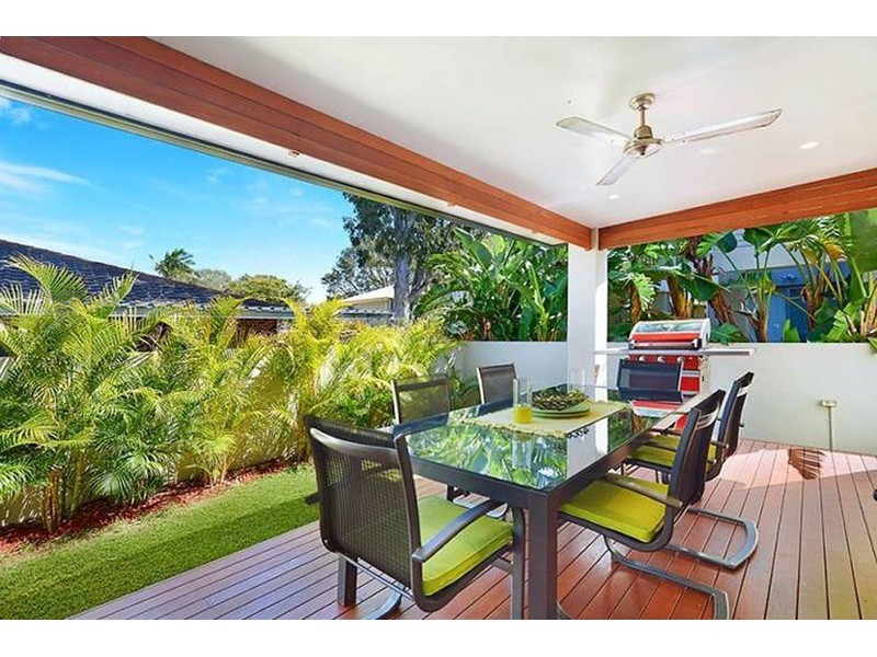 2/36 Victor Avenue, Paradise Point QLD 4216