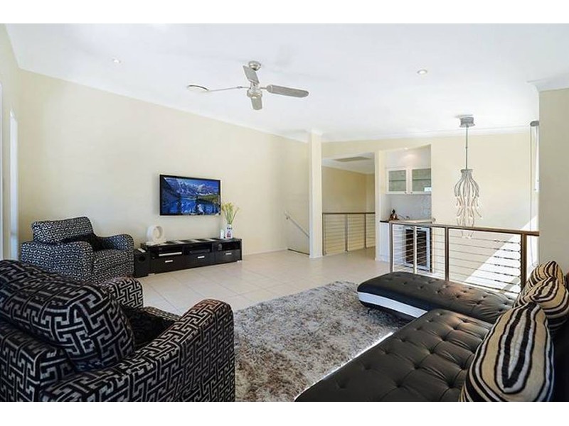 2/36 Victor Avenue, Paradise Point QLD 4216
