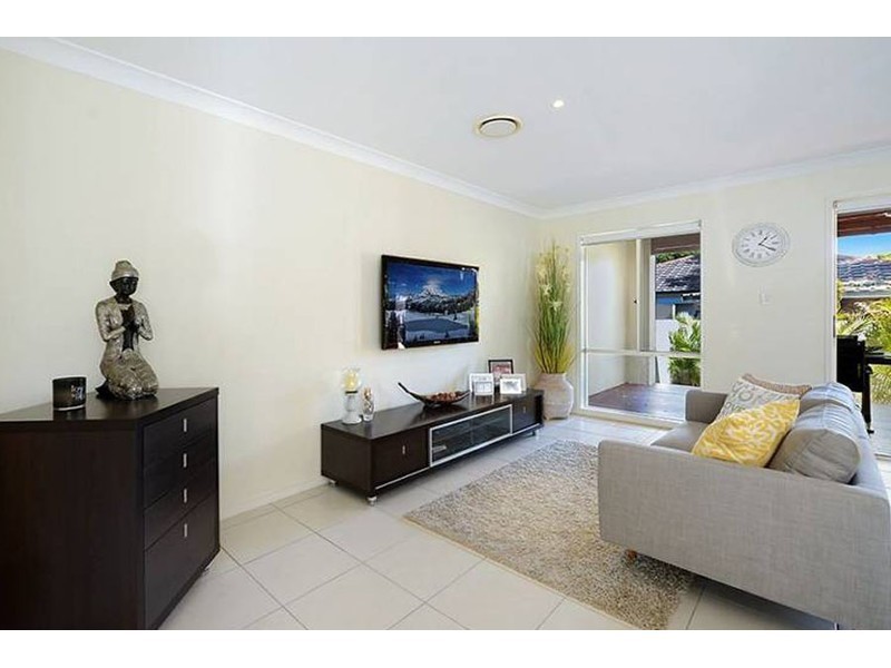 2/36 Victor Avenue, Paradise Point QLD 4216