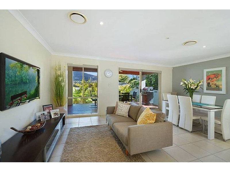 2/36 Victor Avenue, Paradise Point QLD 4216