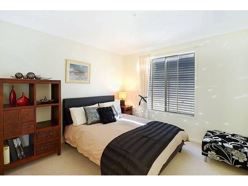 2/36 Victor Avenue, Paradise Point QLD 4216