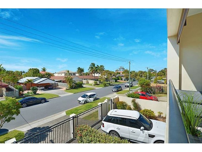 2/36 Victor Avenue, Paradise Point QLD 4216