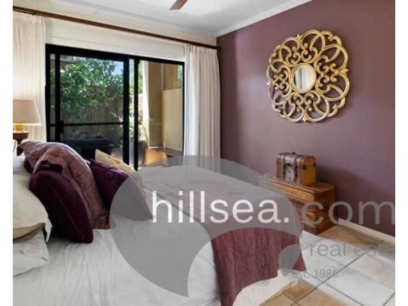 2/16 Poinciana Crescent, Bundall QLD 4217