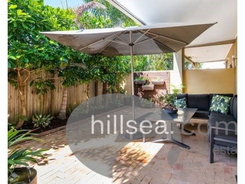 2/16 Poinciana Crescent, Bundall QLD 4217