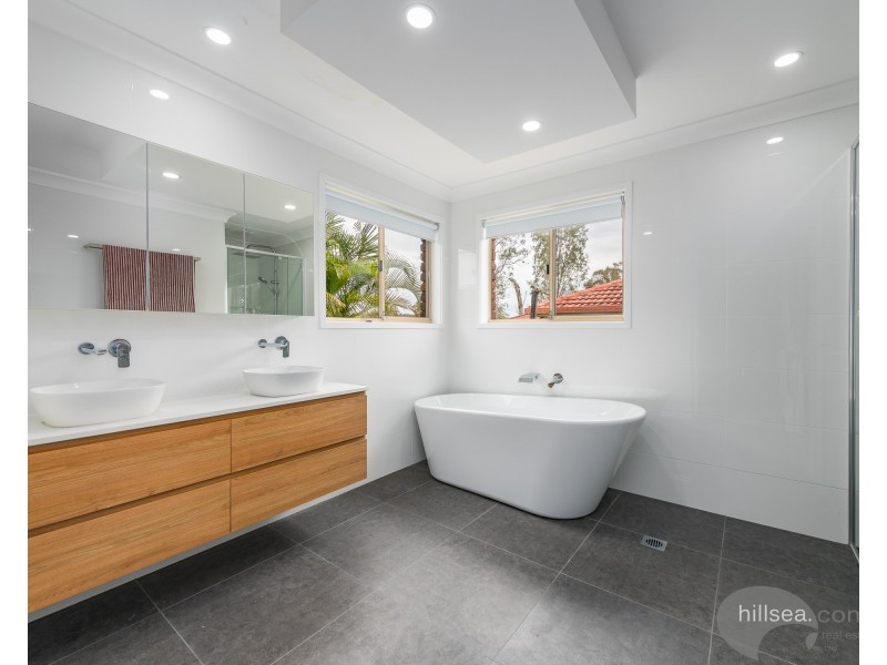 7 Tenterfield Court, Helensvale QLD 4212