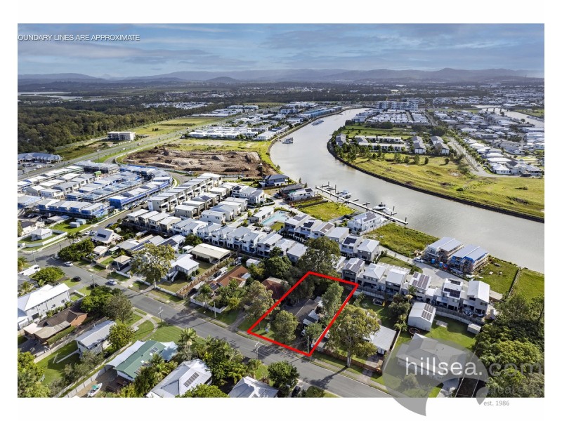 43 Crescent Avenue, Hope Island QLD 4212