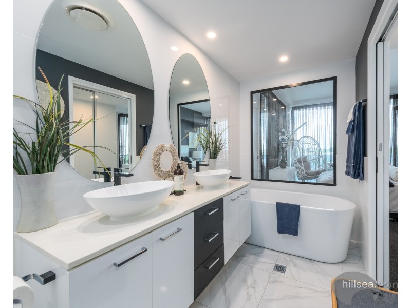 4401/5 Harbour Side Court, Biggera Waters QLD 4216