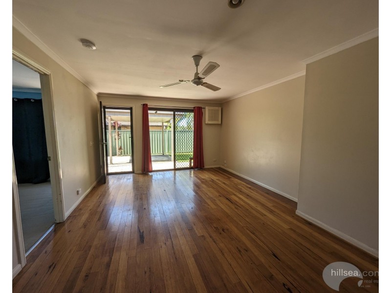2/185 Olsen Avenue, Labrador QLD 4215