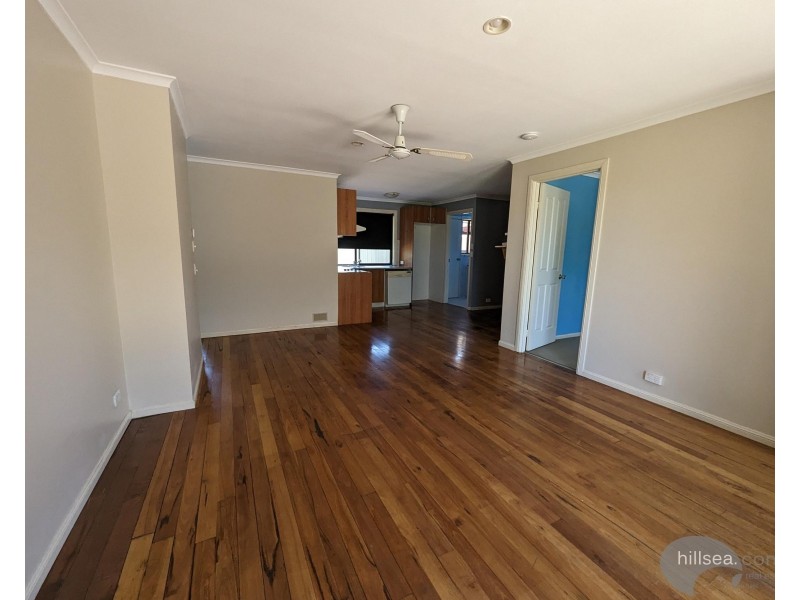 2/185 Olsen Avenue, Labrador QLD 4215