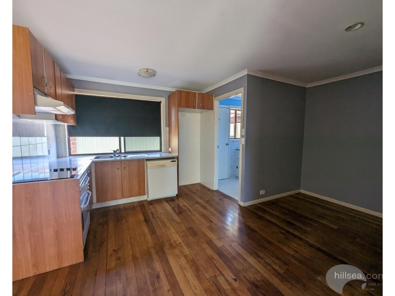 2/185 Olsen Avenue, Labrador QLD 4215