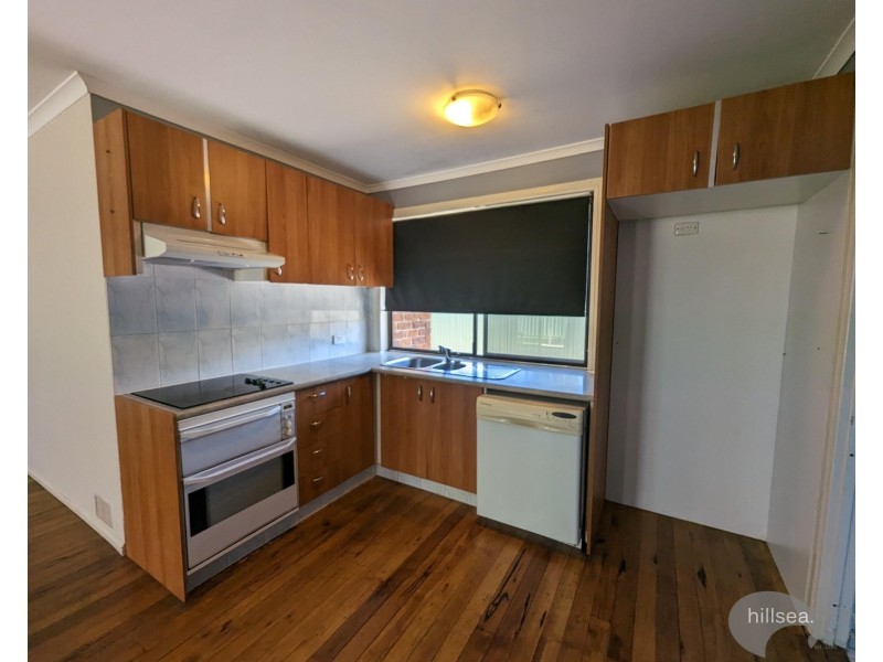 2/185 Olsen Avenue, Labrador QLD 4215