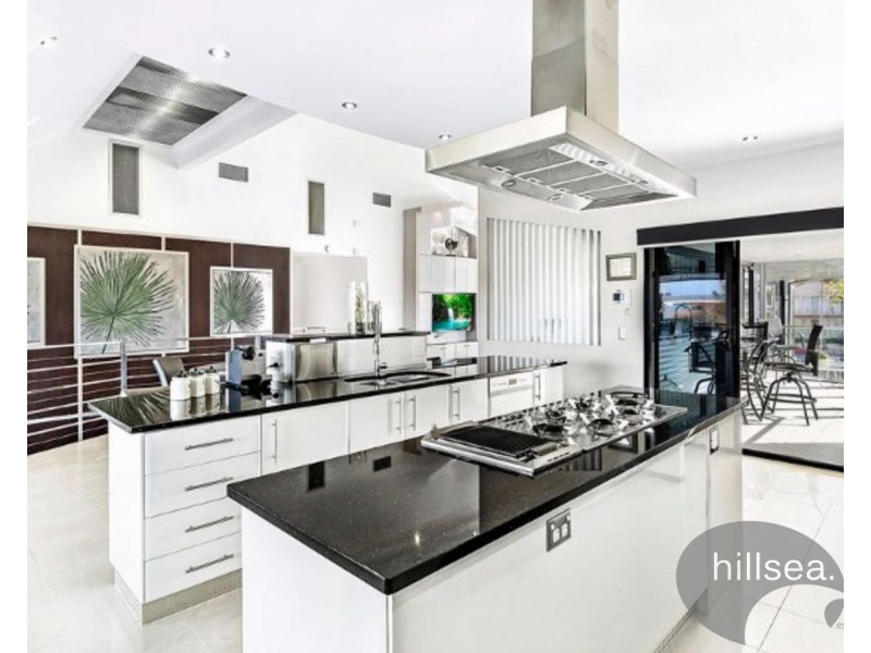 24 Daru Avenue, Runaway Bay QLD 4216