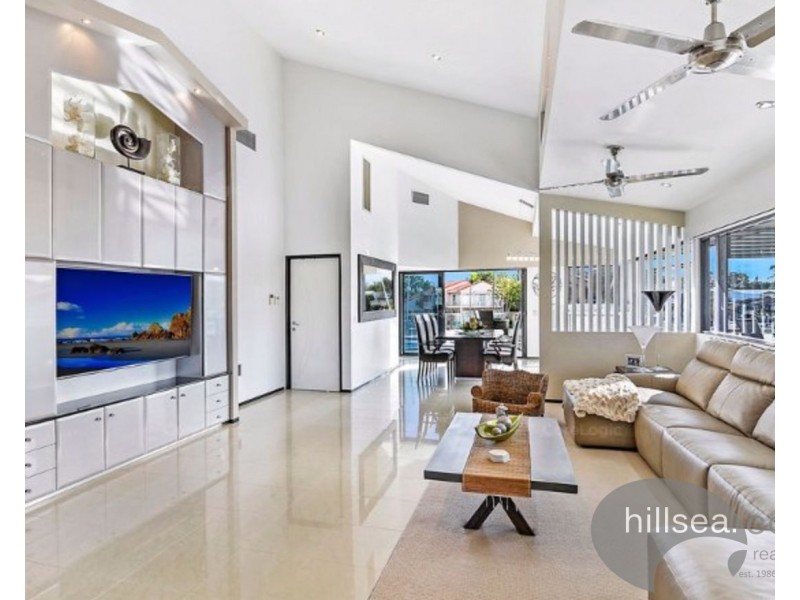 24 Daru Avenue, Runaway Bay QLD 4216